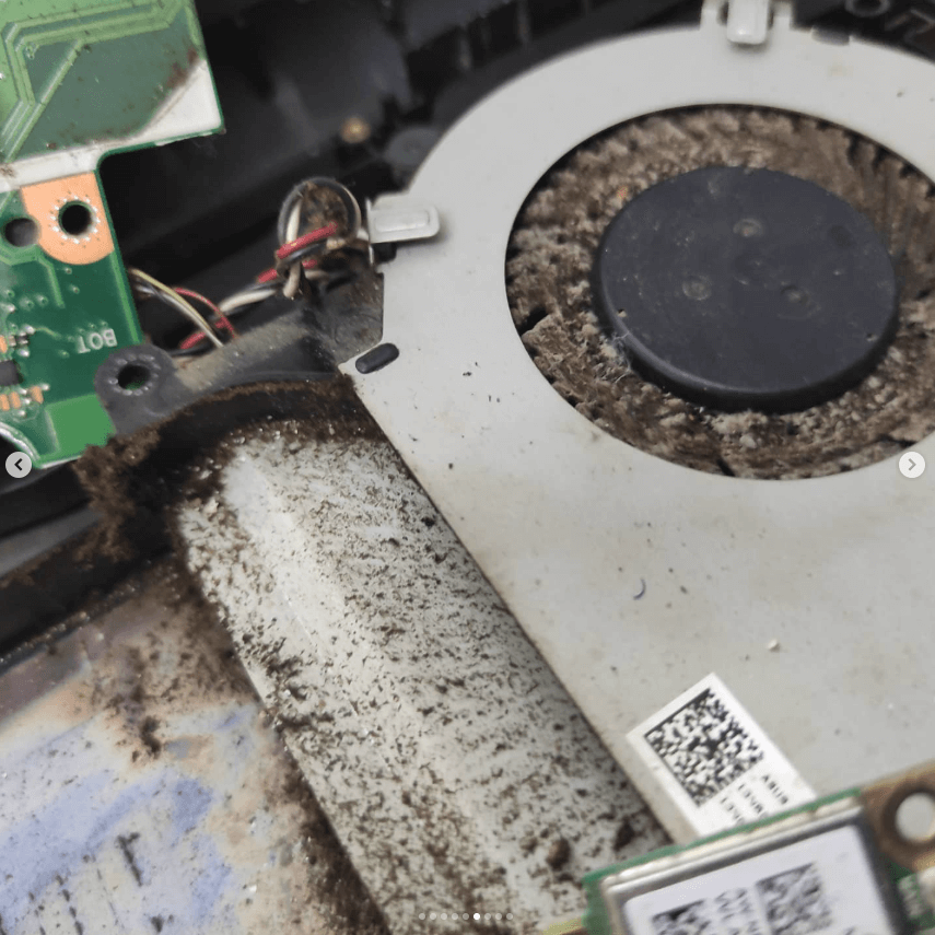 Krupni plan prašine u laptopu