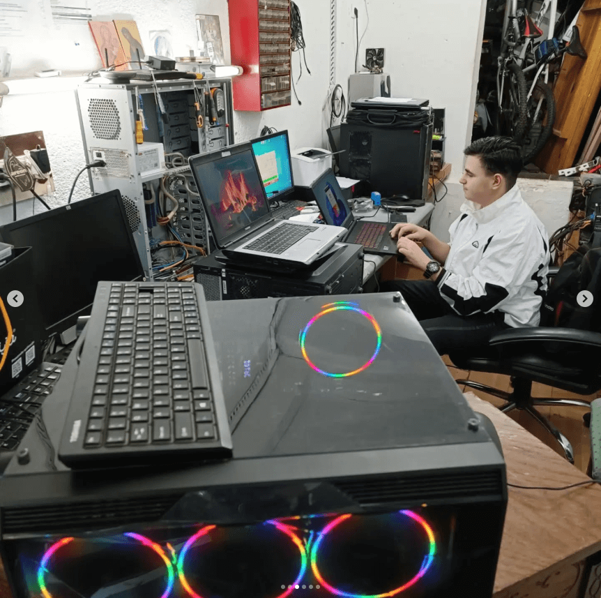 Mata, serviser računara u radionici